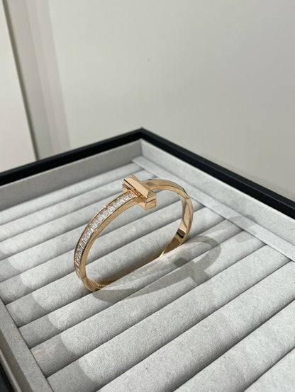 [Resenly Jewelry]WIDE HINGED BANGLE PINK GOLD WITH BAGUETTE DIAMONDS