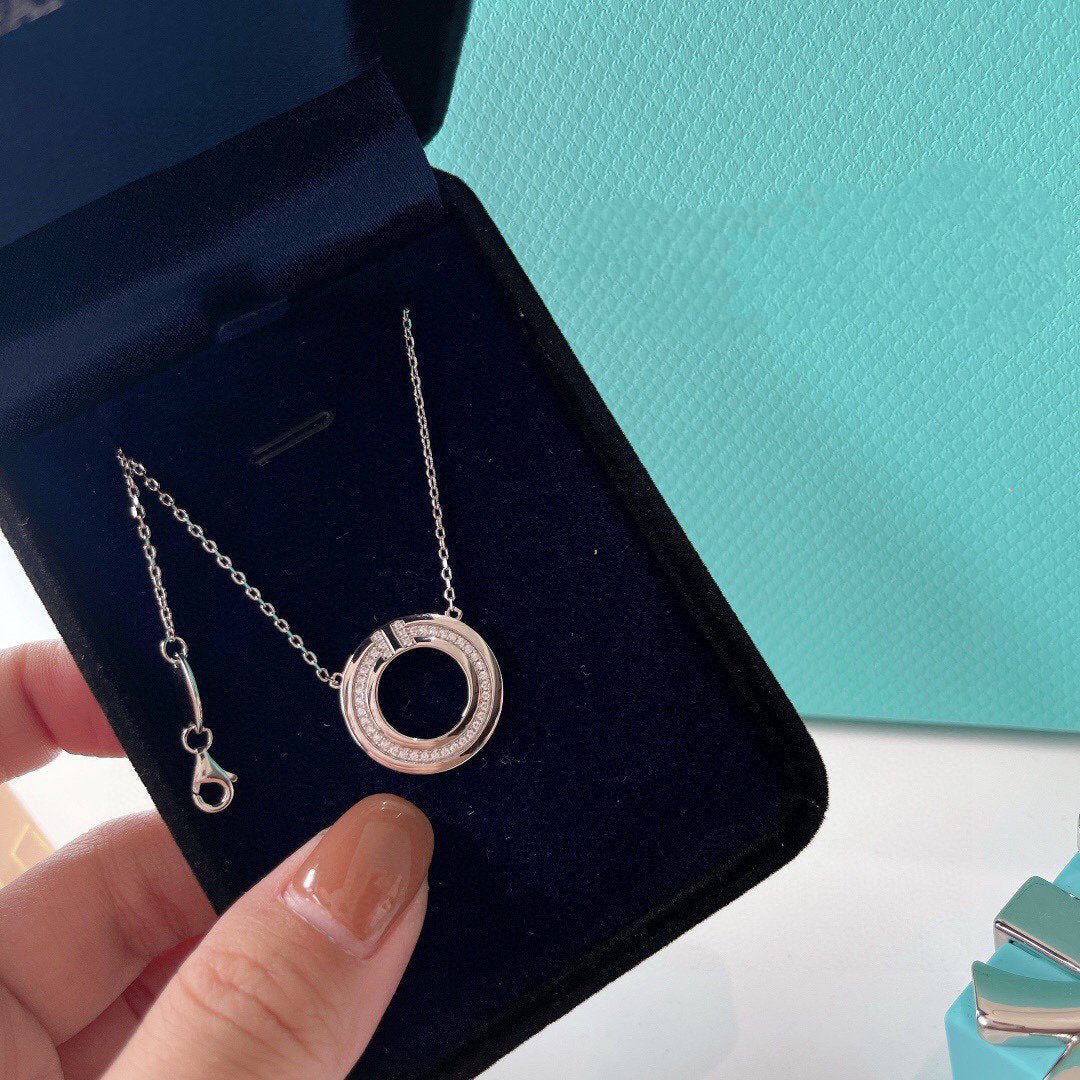 [Resenly Jewelry]DIAMOND AND MOTHER OF PEARL CIRCLE PENDANT