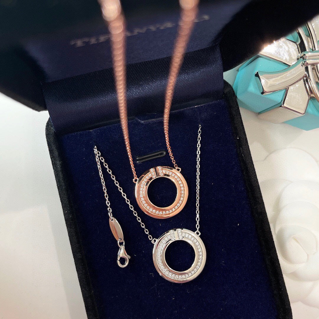 [Resenly Jewelry]DIAMOND AND MOTHER OF PEARL CIRCLE PENDANT