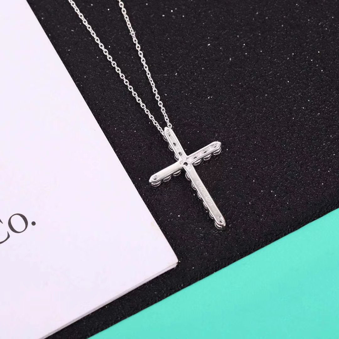 [Resenly Jewelry]MOISSANITE STONE CROSS PENDANT NECKLACE SIMULATED DIAMOND CROSS CHOKER