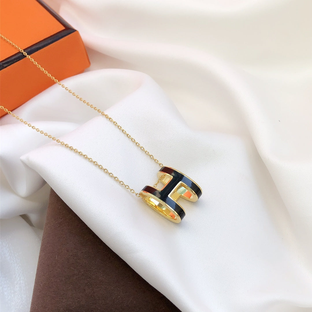 [Resenly Jewelry]HM CLIC BLACK ENAMEL GOLD NECKLACE