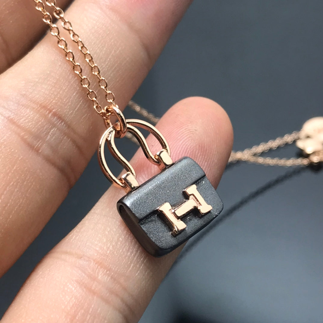 [Resenly Jewelry]WOMEN'S HM AMULETTES CONSTANCE PENDANT NECKLACE