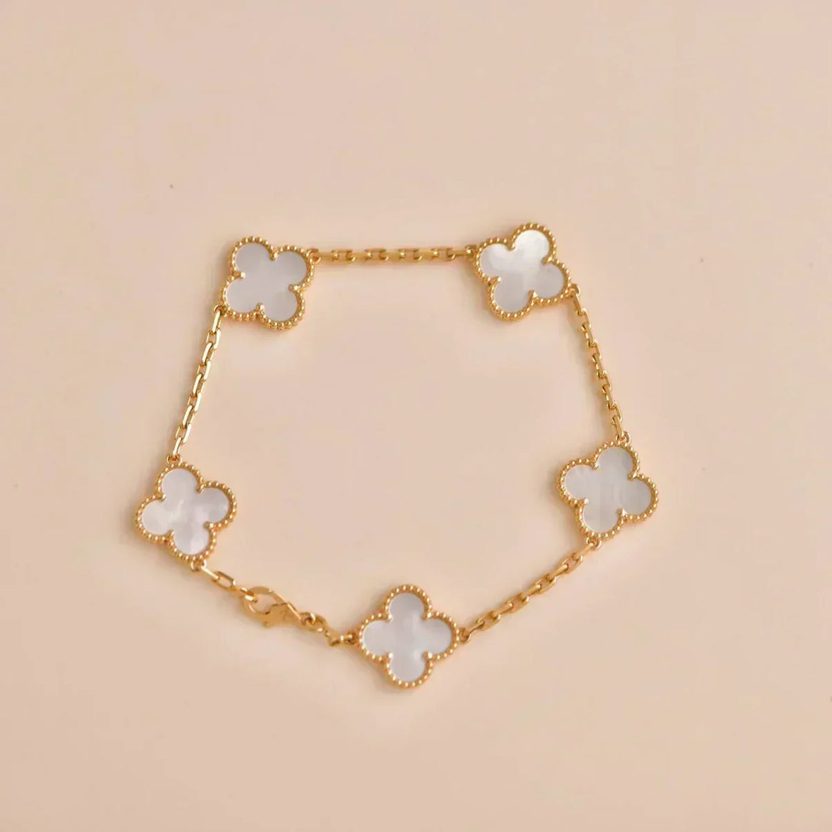 [Resenly Jewelry]CLOVER WHITE PEARL MOP 5 MOTIF BRACELET COLLECTION