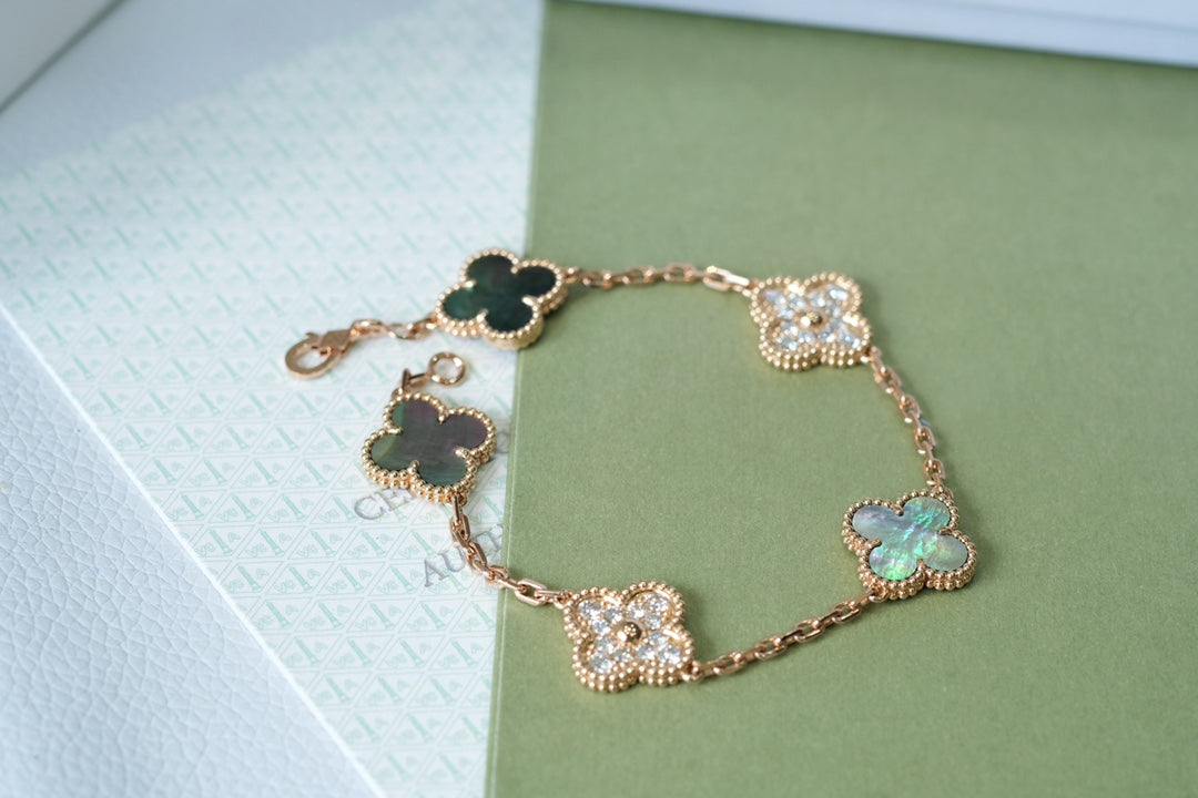 [Resenly Jewelry] CLOVER 5 MOTIF GRAY MOP BRACELET COLLECTION
