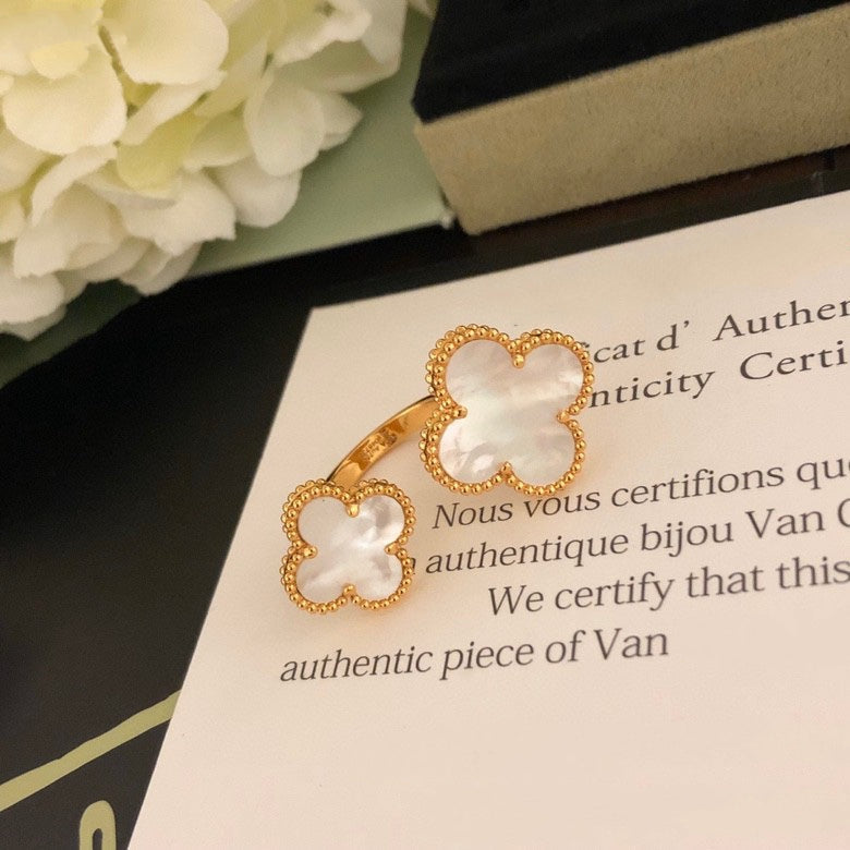 [Resenly Jewelry]CLOVER BETWEEN THE FINGER RING