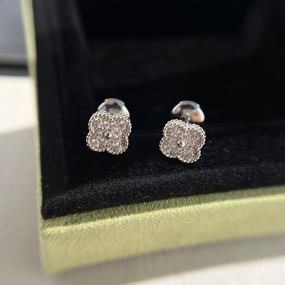 [Resenly Jewelry]CLOVER MINI DIAMOND STUD EARRINGS