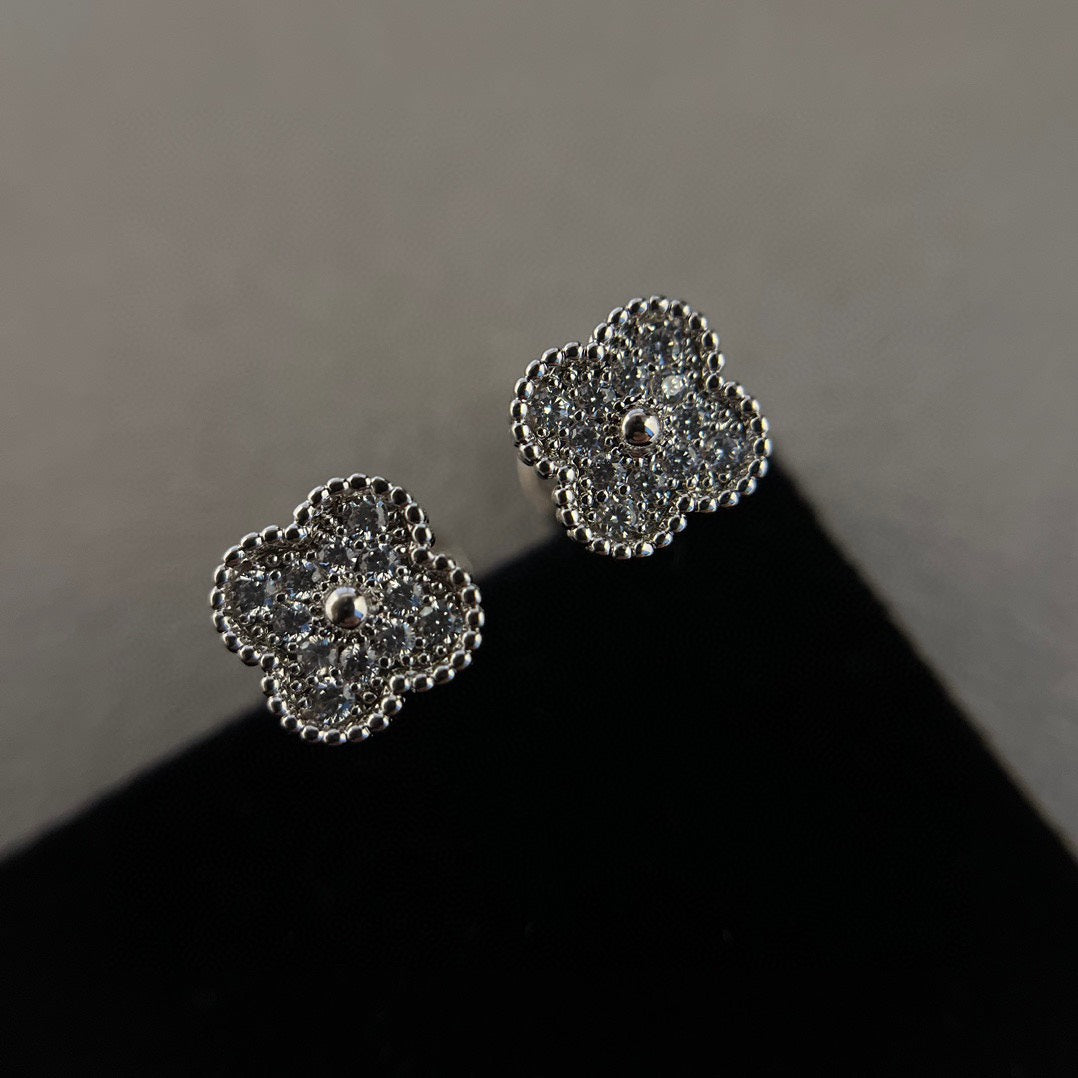[Resenly Jewelry]CLOVER MINI DIAMOND STUD EARRINGS