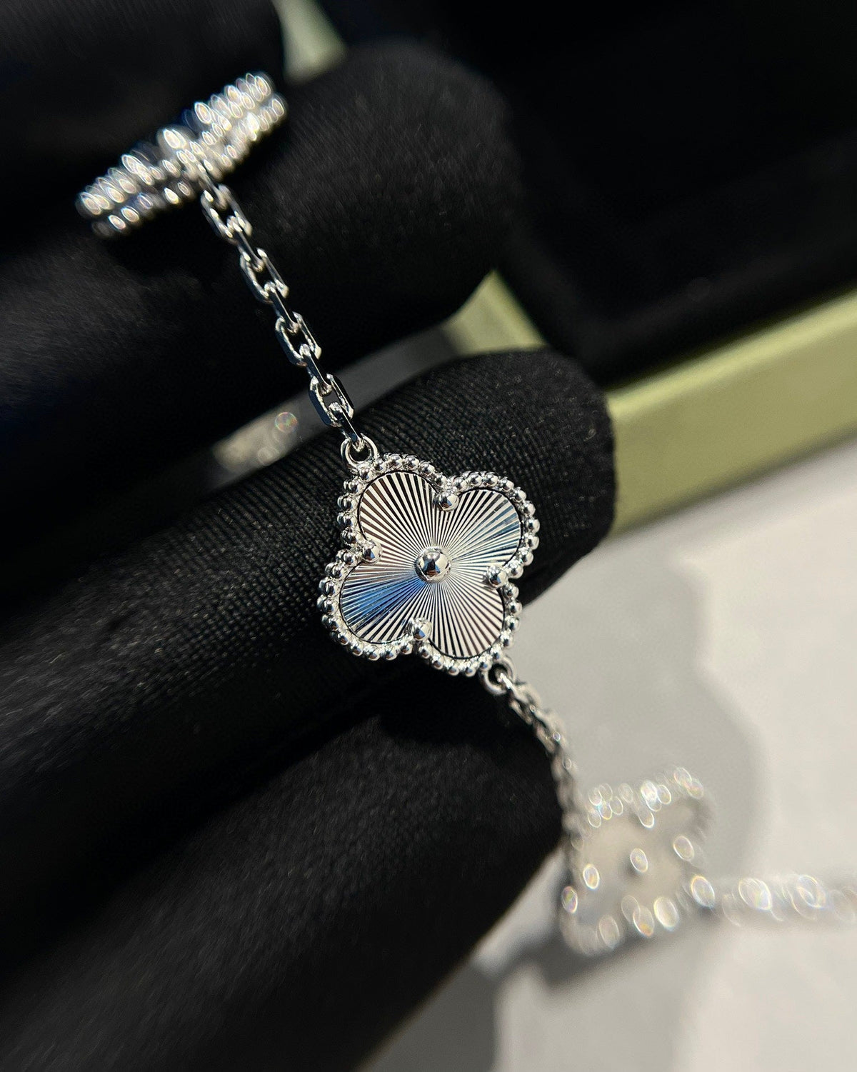 [Resenly Jewelry] CLOVER 5 MOTIF LASER BRACELET COLLECTION