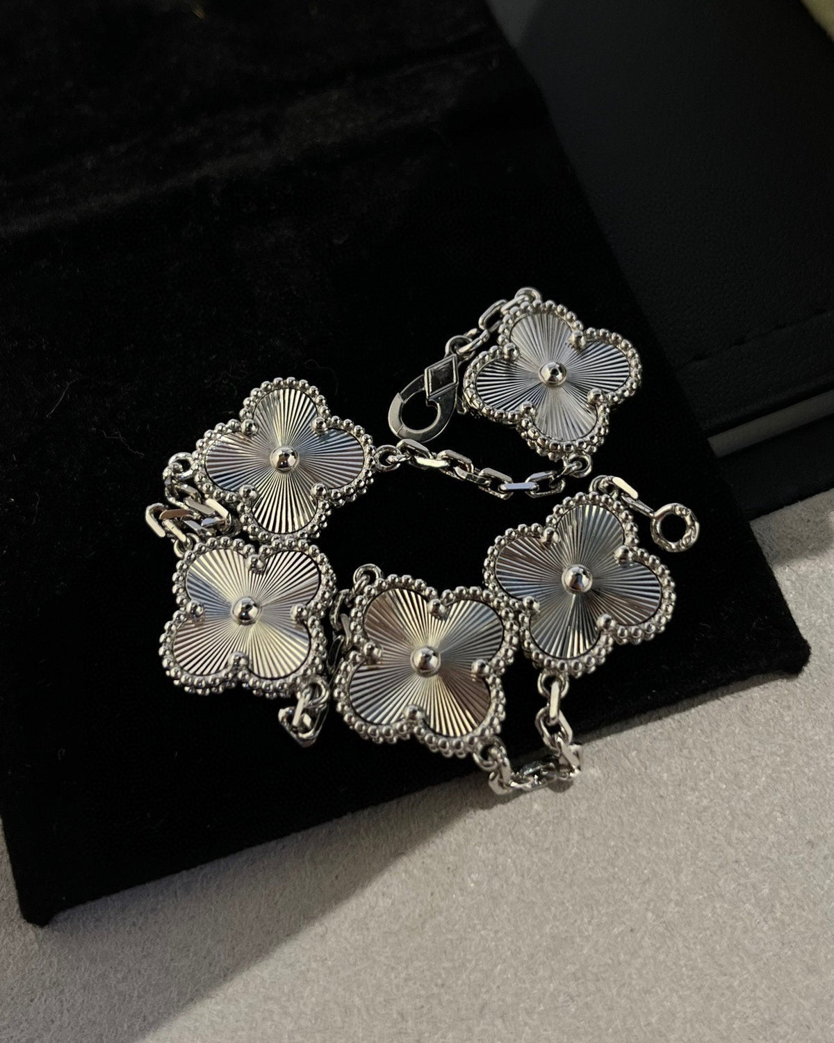[Resenly Jewelry] CLOVER 5 MOTIF LASER BRACELET COLLECTION