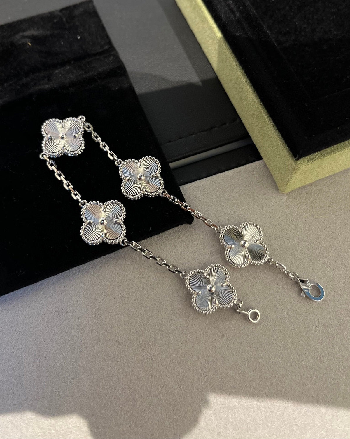 [Resenly Jewelry] CLOVER 5 MOTIF LASER BRACELET COLLECTION