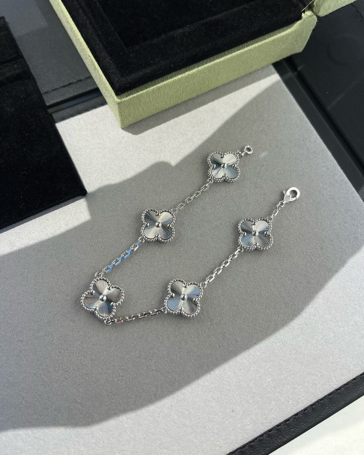 [Resenly Jewelry] CLOVER 5 MOTIF LASER BRACELET COLLECTION